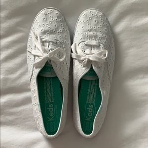 White lace keds